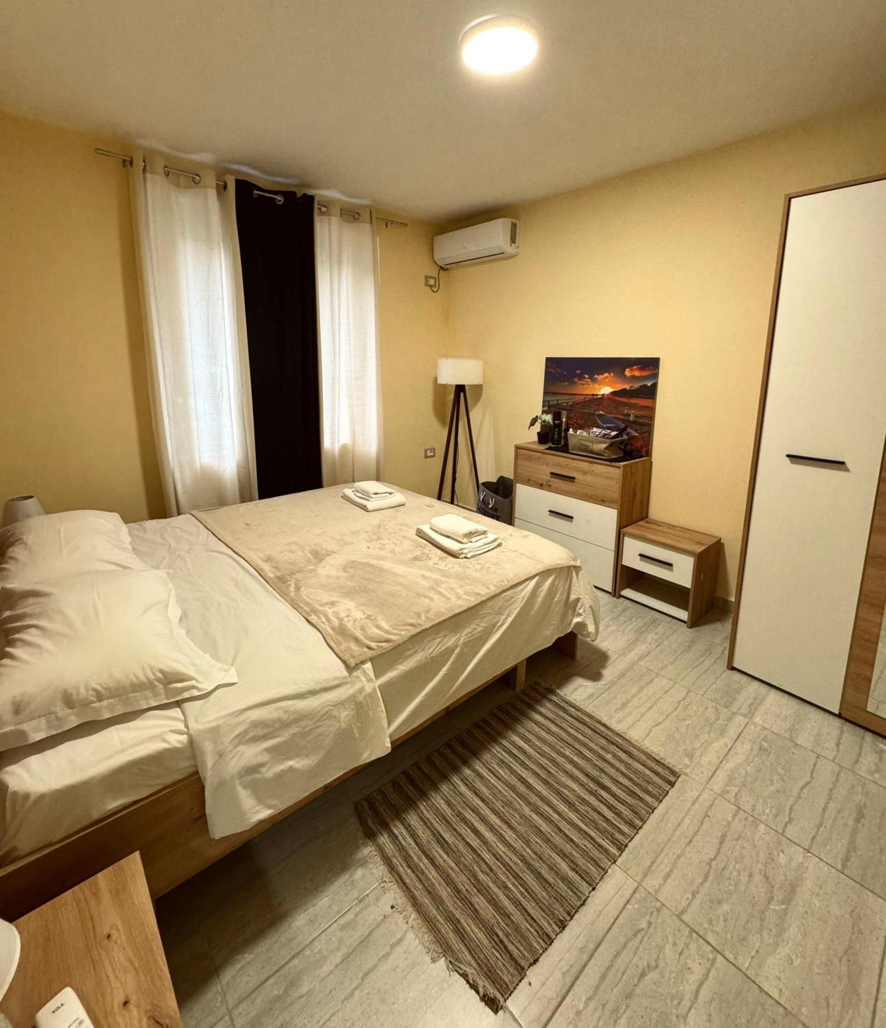 טיראנה Urban Apartment In Blloku מראה חיצוני תמונה